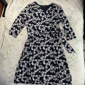 42 Hawthorn Women's Blue and White Floral Dress
